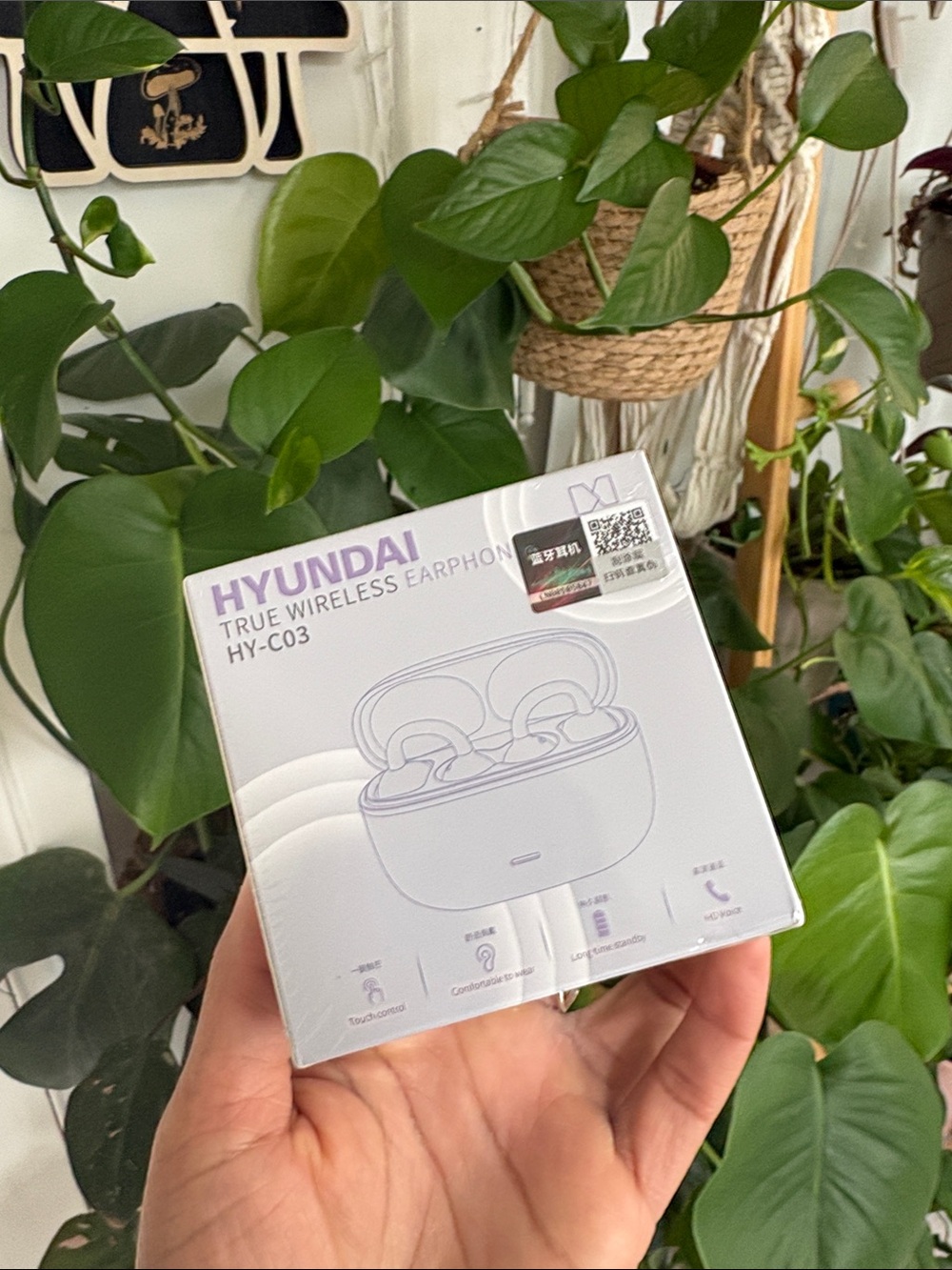 HYUNDAI True Wireless Earbuds in Black